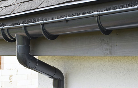 Pose et réparation de gouttière à Quincy-Voisins (77860) en Seine et Marne (77)